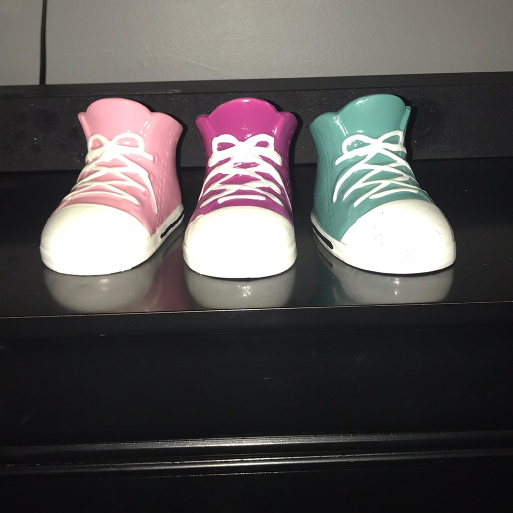 Little piggy bank converses